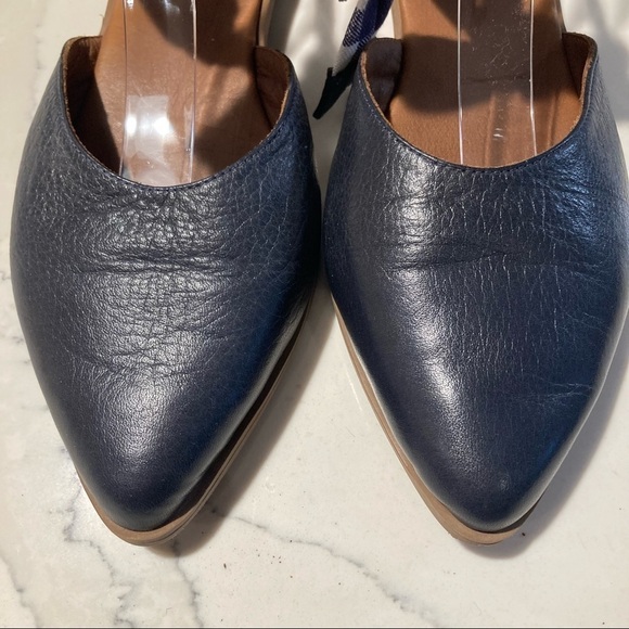 BUENO Sz 38 Leather Pointy Sandals with Gingham Bow in Navy - Picture 7 of 10